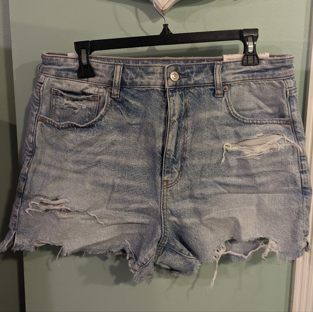 🔥NWT:🔥American Eagle Size 12 Comfort Stretch Distressed Sun Washed Mom Shorts